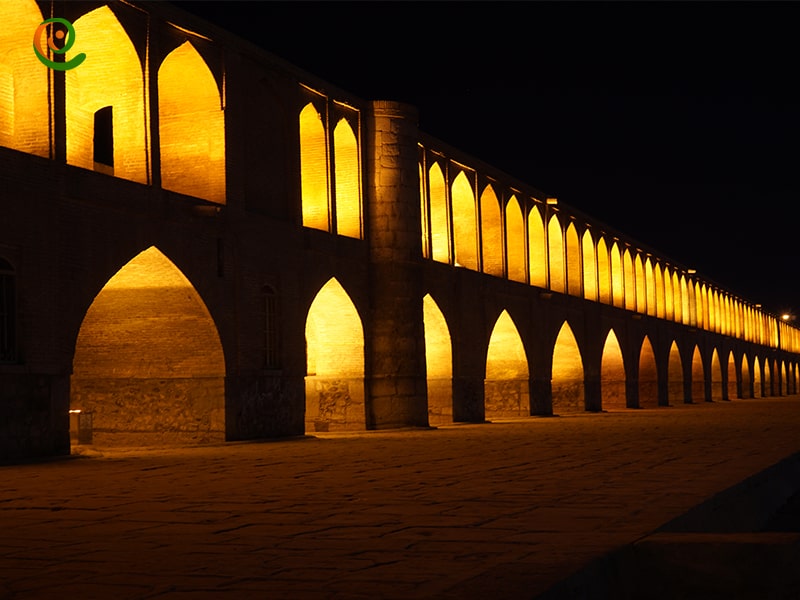 سی و سه پل و نمای زیبای پل سی و سه پل از جاذبه های گردشگری استان اصفهان